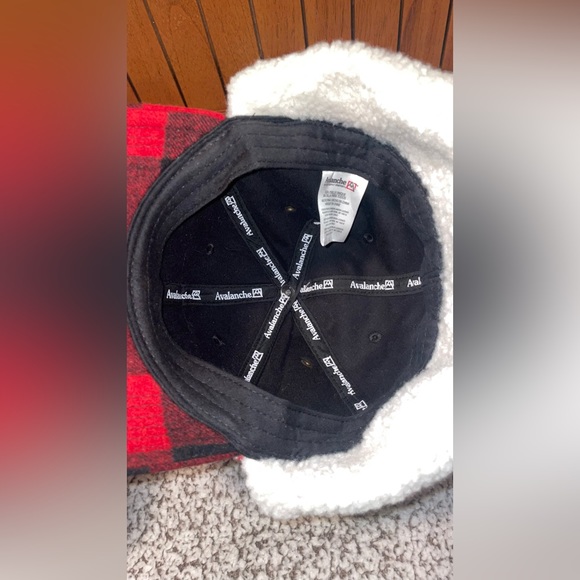NWT AVALANCHE CAP PLAID Sherpa Lined Trapper  Hat Double STRECH SIZE S/M - Picture 12 of 14